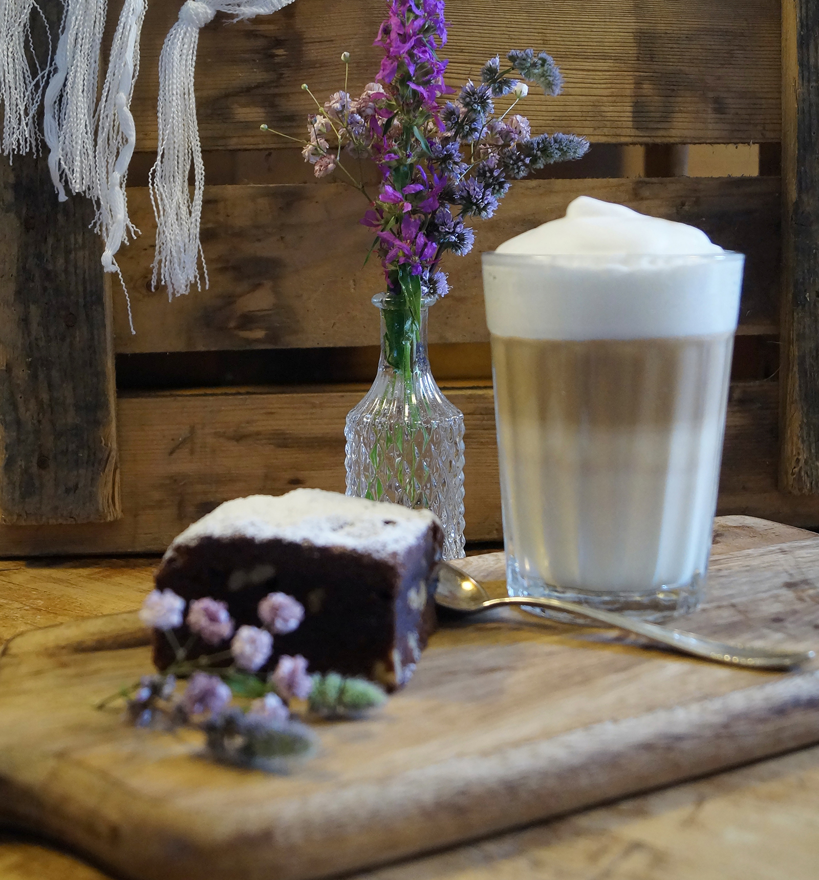 Berggasthaus Gitschenen Berggasthaus Gitschenen Kaffee mit Kuchen